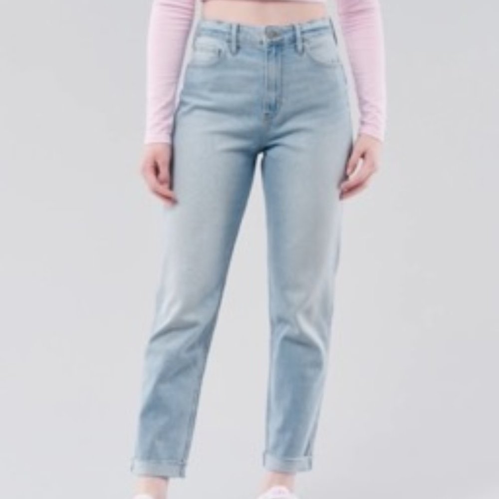 Hollister Vintage Stretch Ultra High-Rise Light Wash Mom Jeans Size 0 (W24 L27)